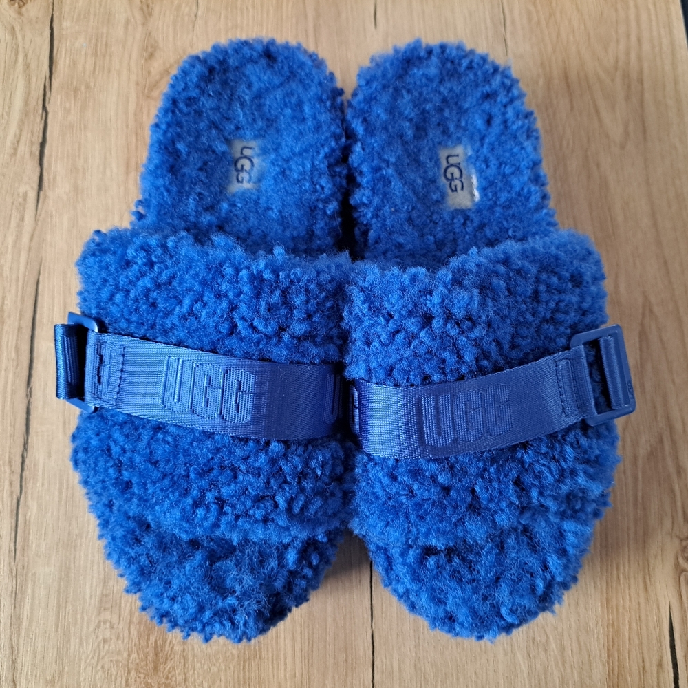 Ugg sandals size 6 woman